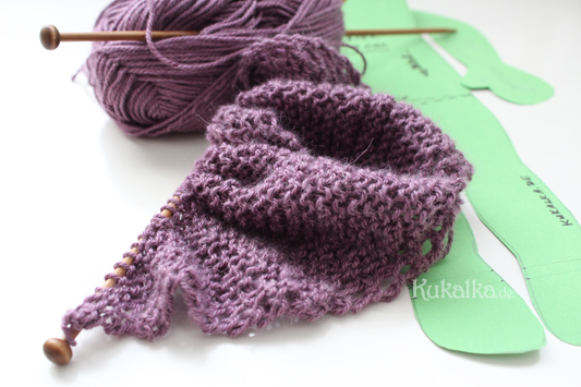Stricken Auf den Nadeln Juni shawl doll puppen schultertuch knit waldorf diy anleitung ebook schnittmuster